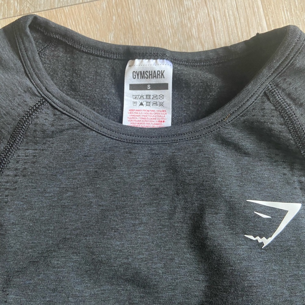 Set of 2 Gymshark long sleeved crop top size small black
